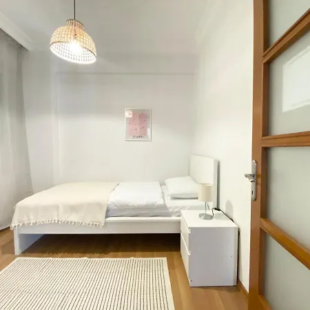 Lägenhet Excelent Location & Spacious No3