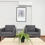 Excelent Location & Spacious No3 דירה *