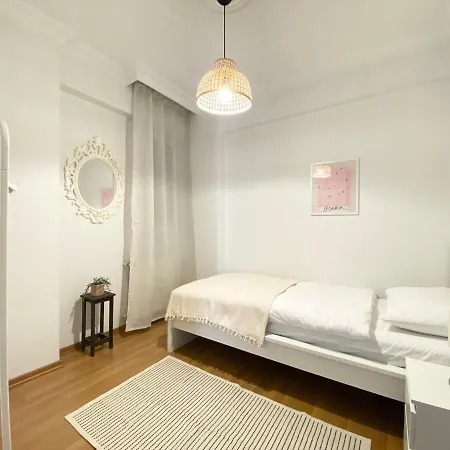 Апартаменты Excelent Location & Spacious No3 Стамбул